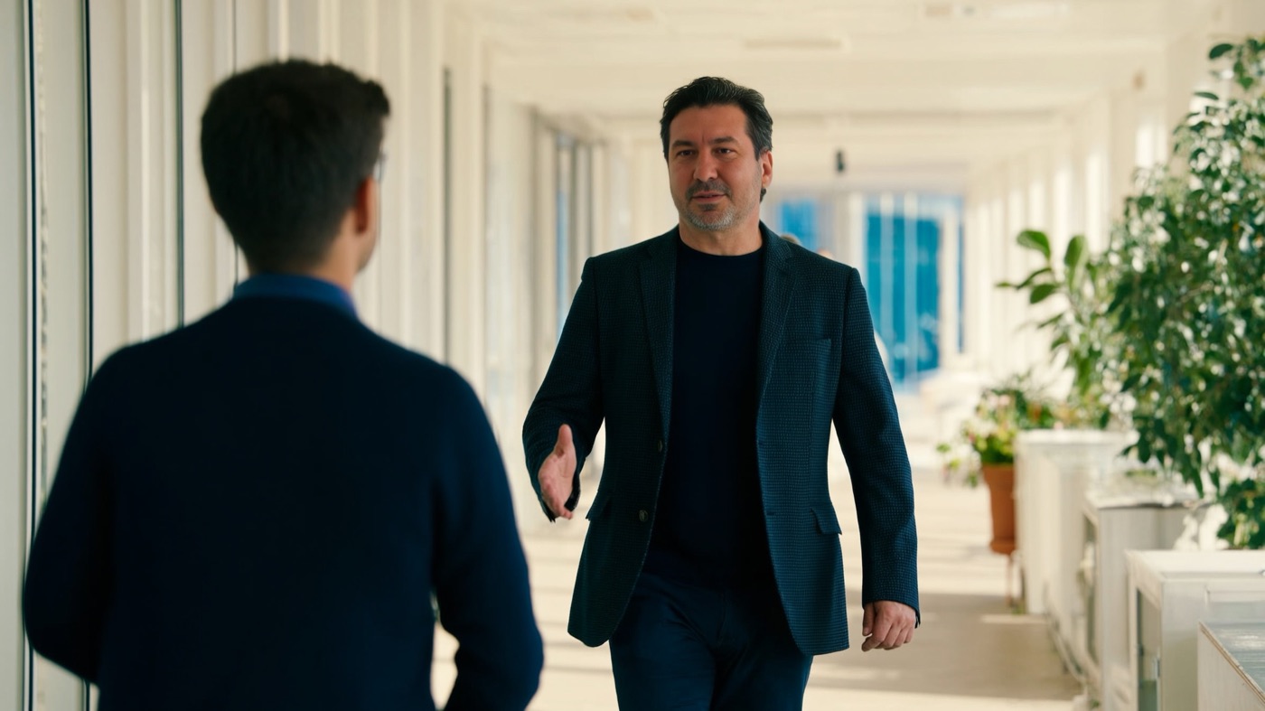 Anthony Lang in a one-on-one conversation during a mediation session