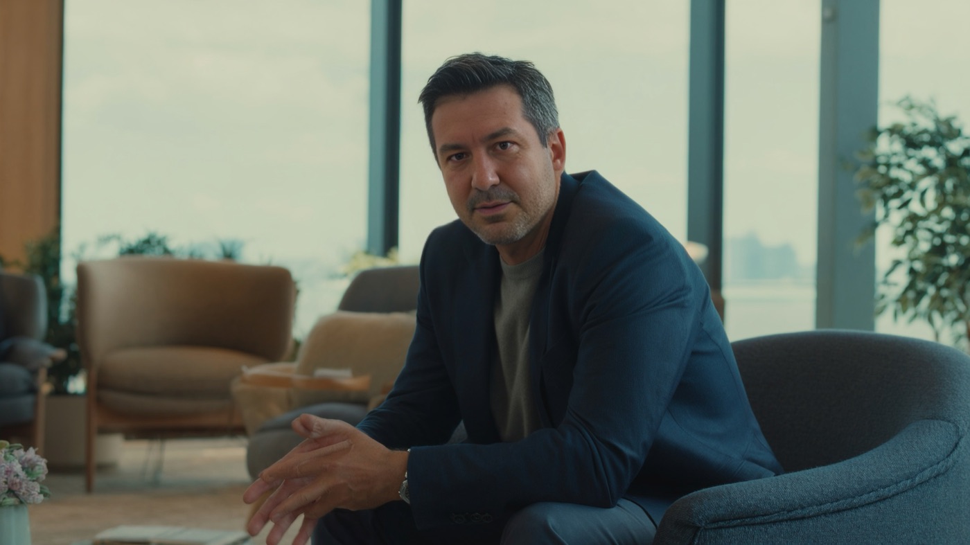 Anthony Lang in a one-on-one conversation during a mediation session