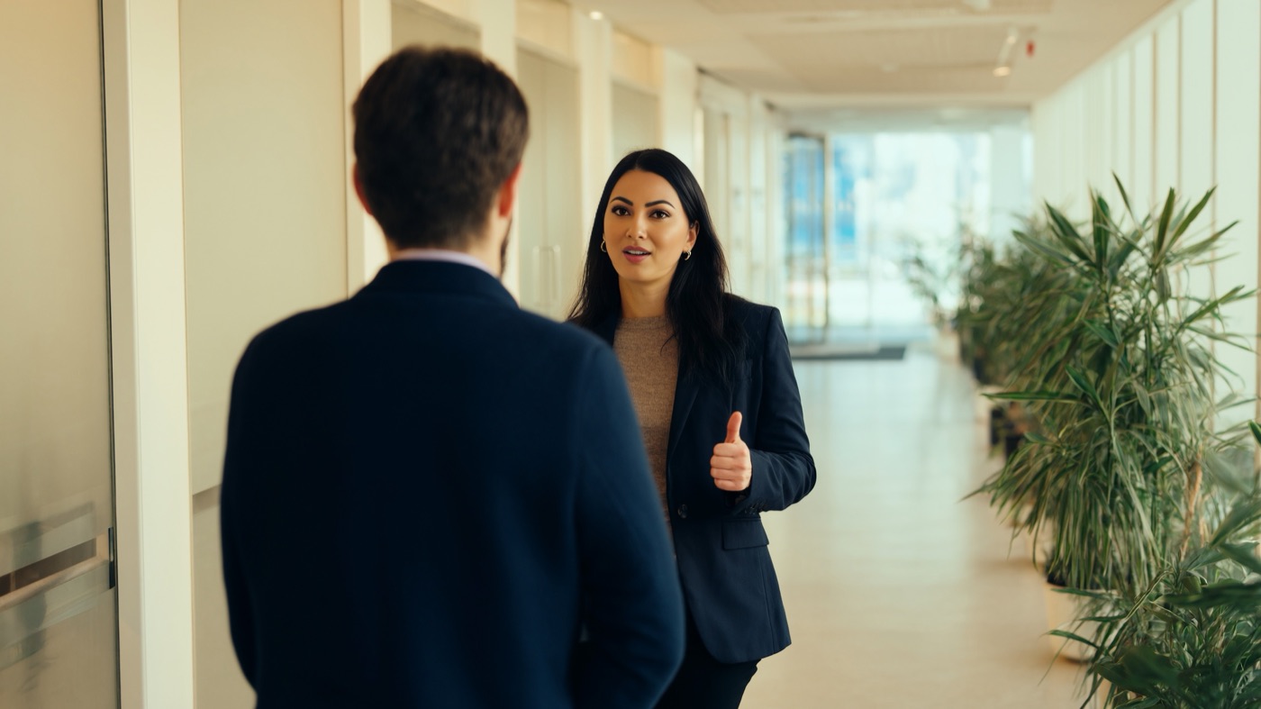 Fay Alizai in a one-on-one conversation during a mediation session