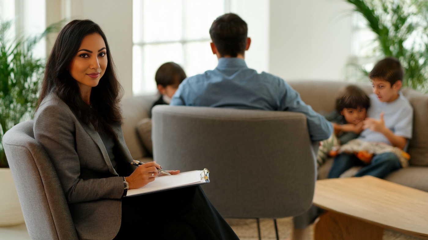 Fay Alizai in a family mediation conversation